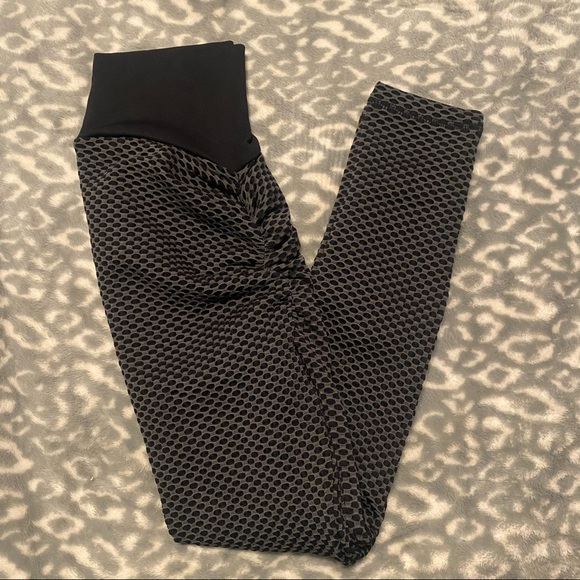 Scrunch Butt Leggings - Picture 2 of 2